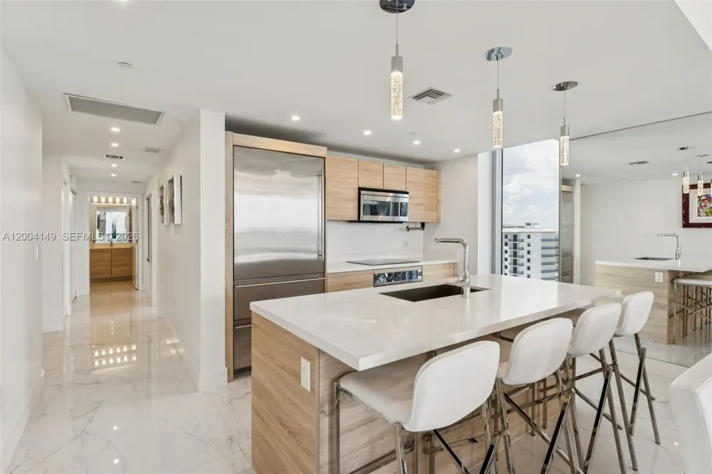 16385 Biscayne Blvd #3001 North Miami Beach, FL 33160