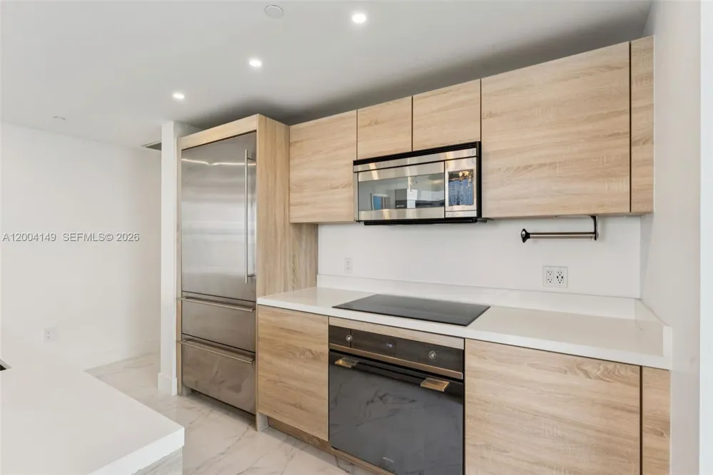 16385 Biscayne Blvd #3001 North Miami Beach, FL 33160