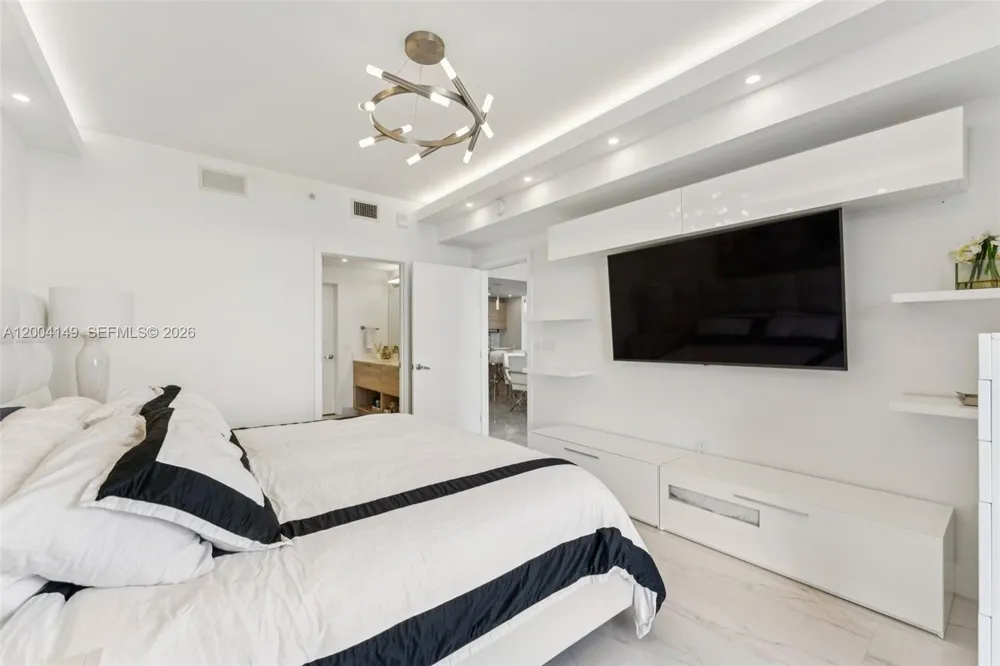 16385 Biscayne Blvd #3001 North Miami Beach, FL 33160