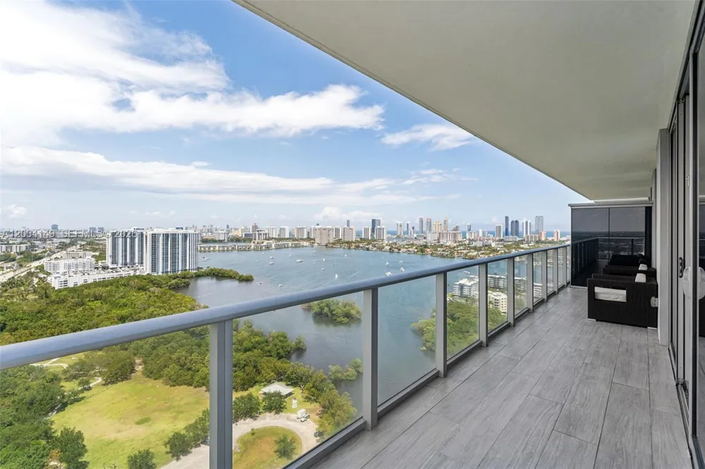16385 Biscayne Blvd #3001 North Miami Beach, FL 33160