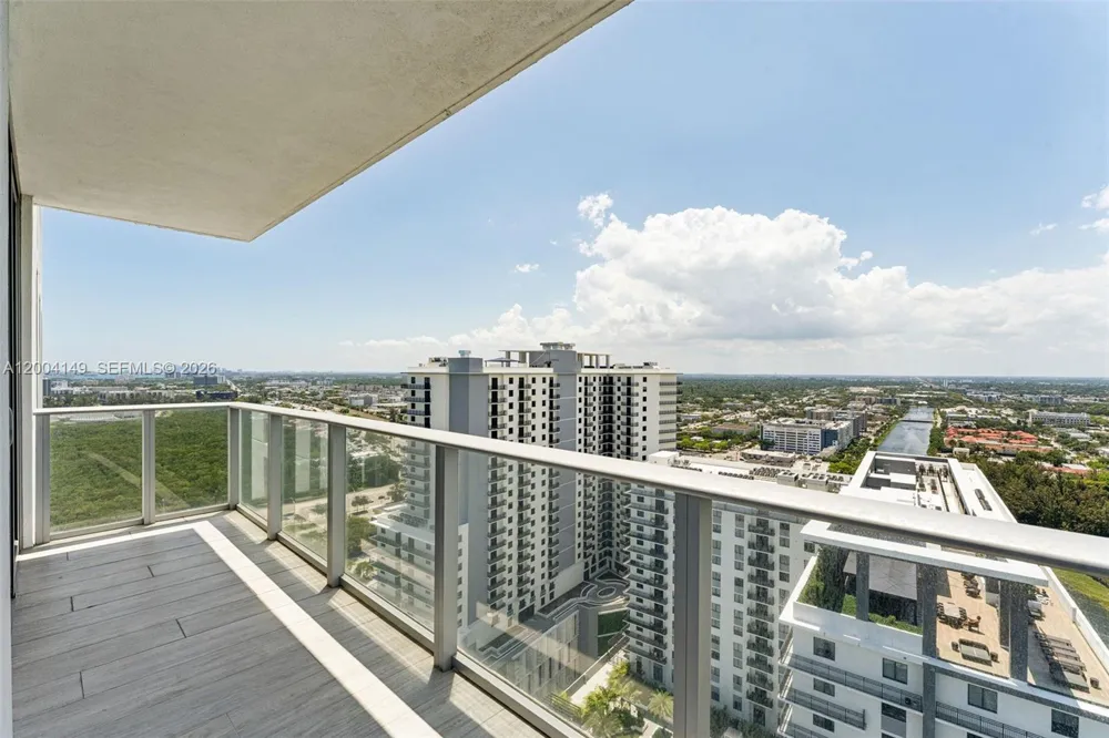 16385 Biscayne Blvd #3001 North Miami Beach, FL 33160