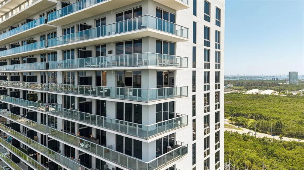 16385 Biscayne Blvd #3001 North Miami Beach, FL 33160