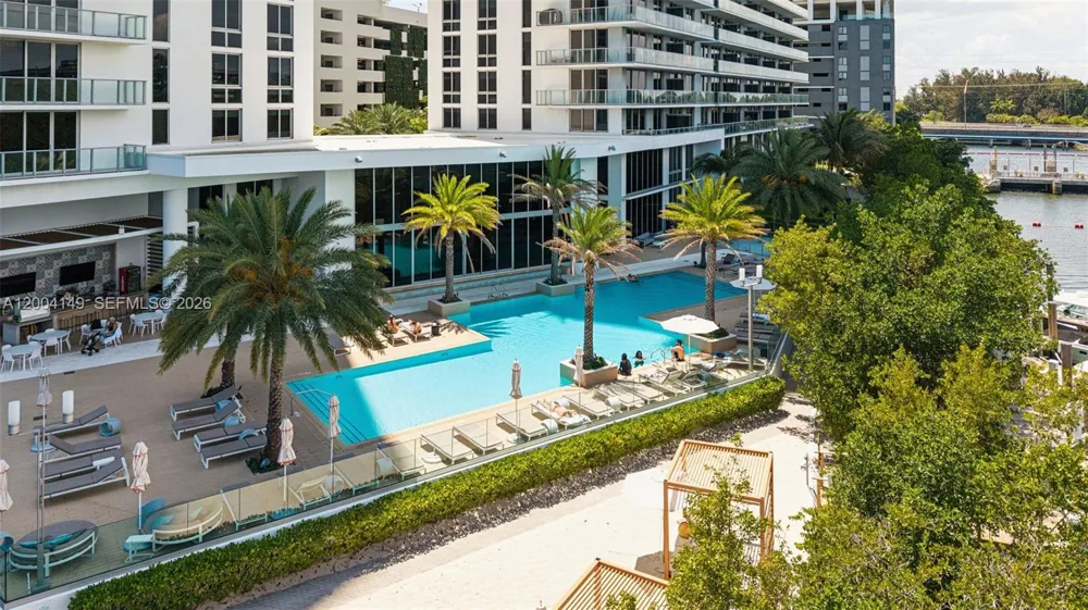 16385 Biscayne Blvd #3001 North Miami Beach, FL 33160