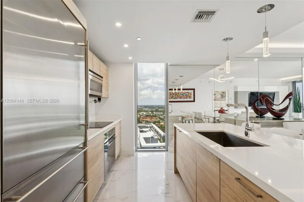 16385 Biscayne Blvd #3001 North Miami Beach, FL 33160