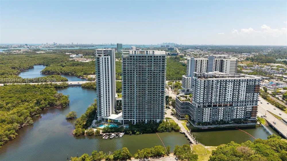 16385 Biscayne Blvd #3001 North Miami Beach, FL 33160