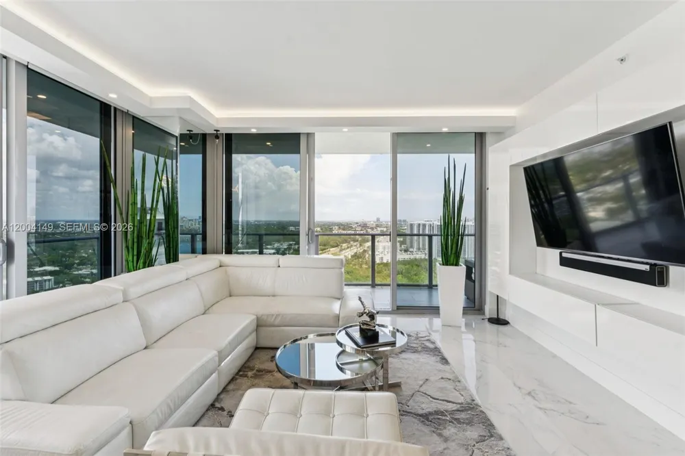 16385 Biscayne Blvd #3001 North Miami Beach, FL 33160