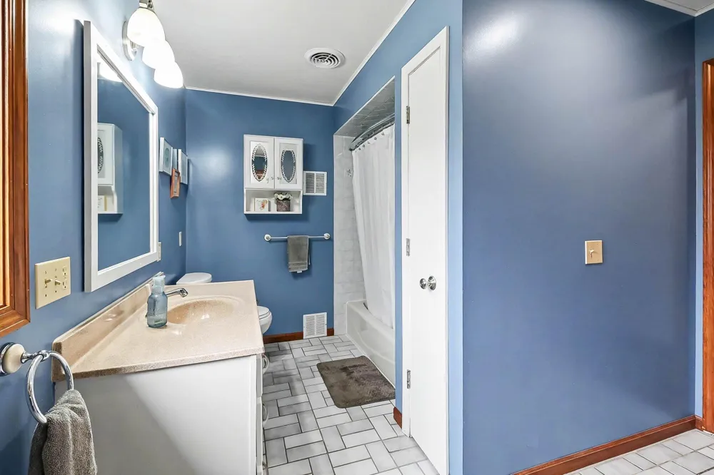1726 W Chilberg Road Scottville, MI 49454