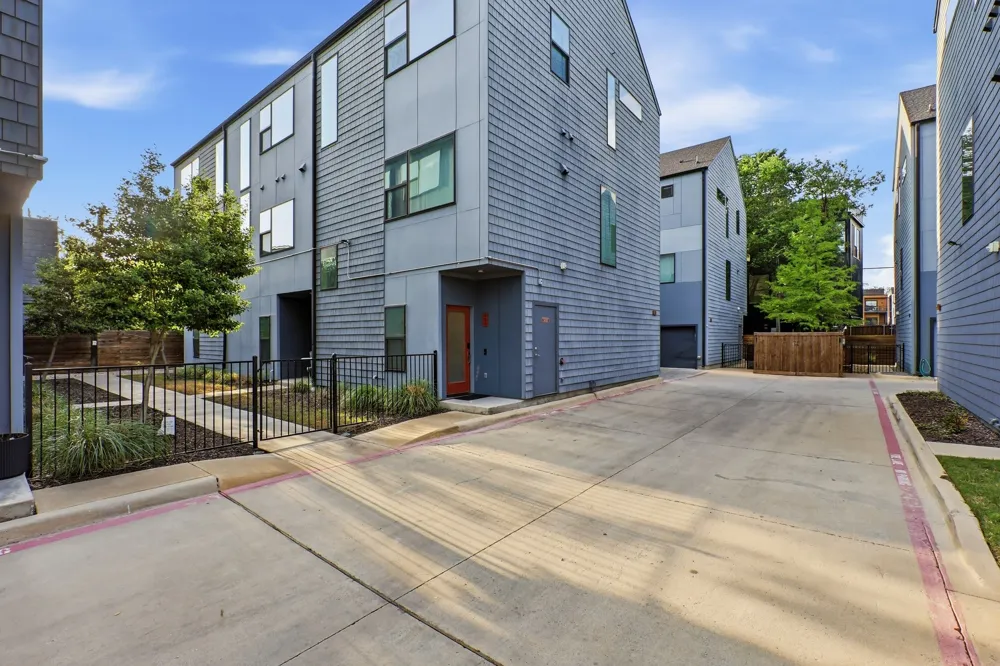 427 W 10TH STREET #502 Dallas, TX 75208
