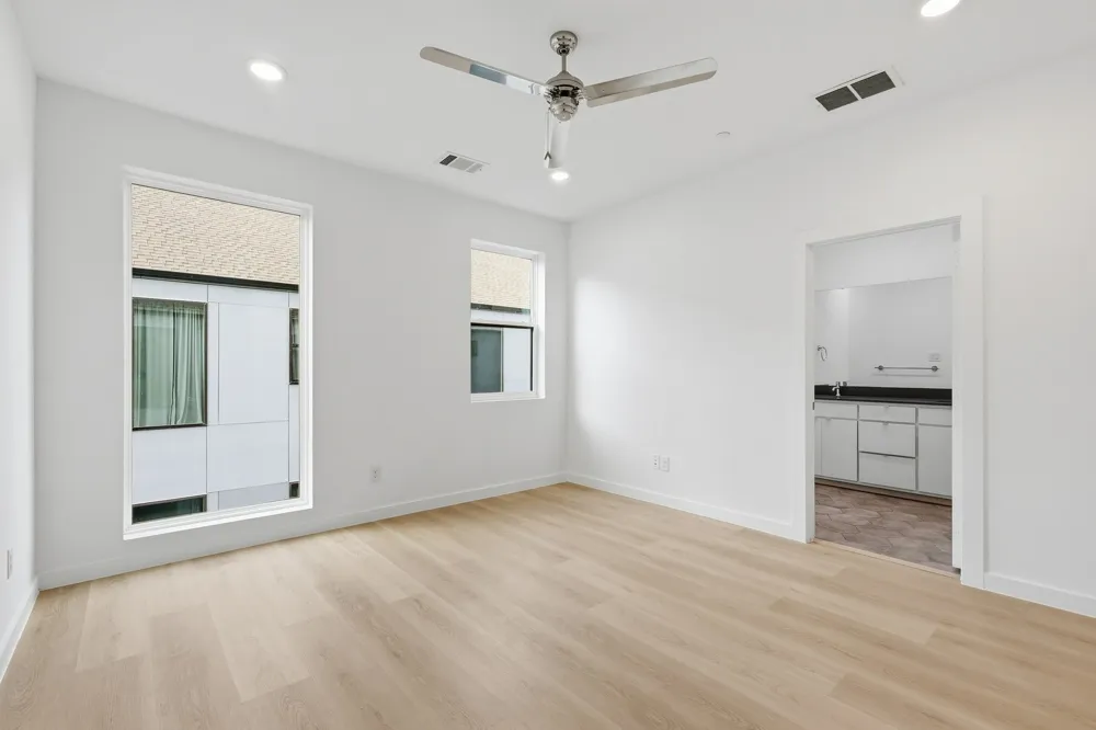 427 W 10TH STREET #502 Dallas, TX 75208
