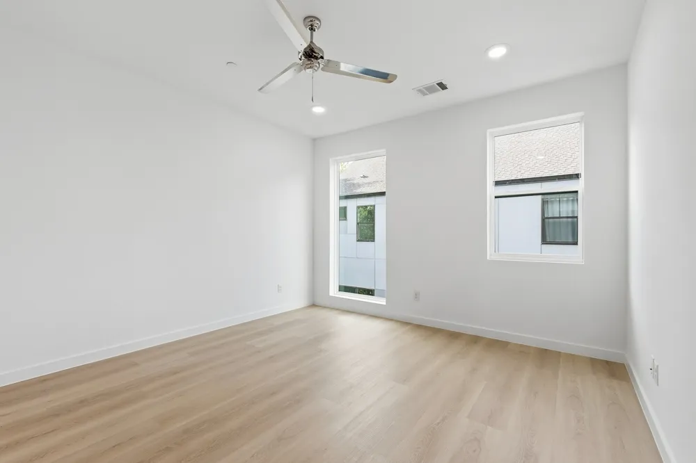 427 W 10TH STREET #502 Dallas, TX 75208