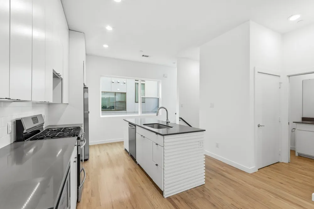 427 W 10TH STREET #502 Dallas, TX 75208