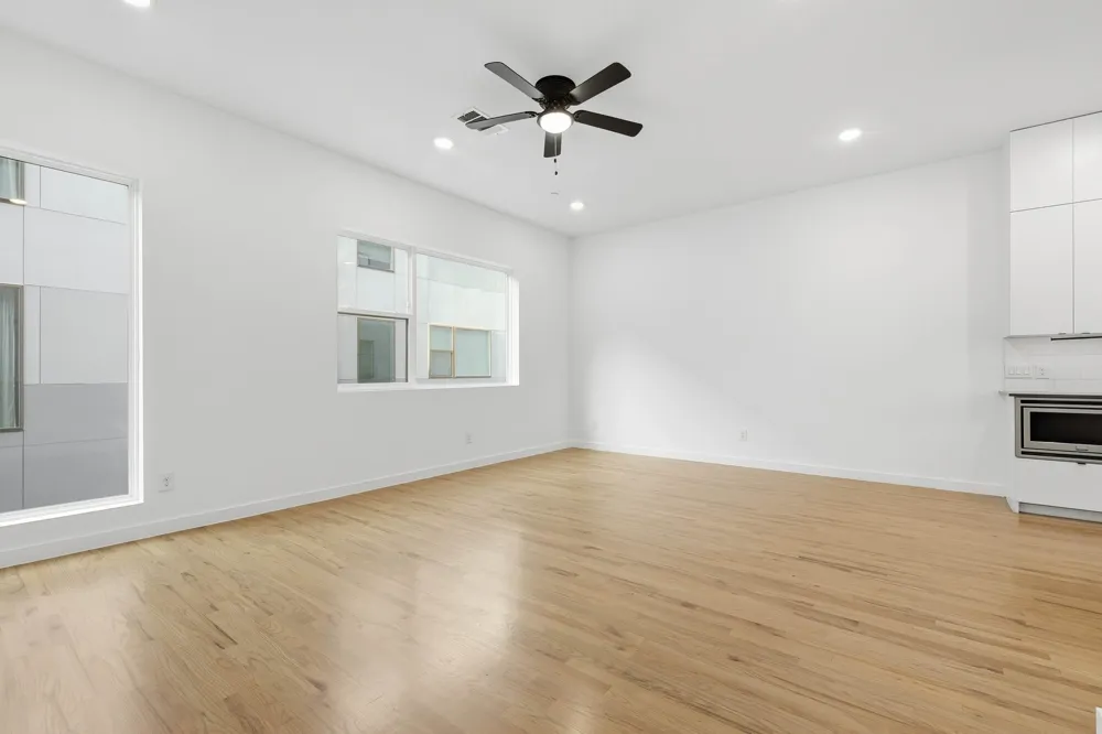 427 W 10TH STREET #502 Dallas, TX 75208