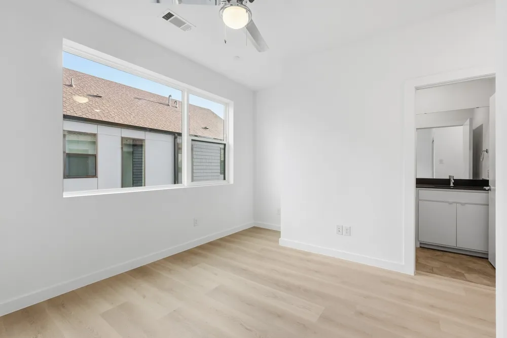 427 W 10TH STREET #502 Dallas, TX 75208