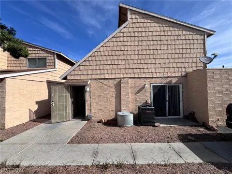 5245 Golden Lane