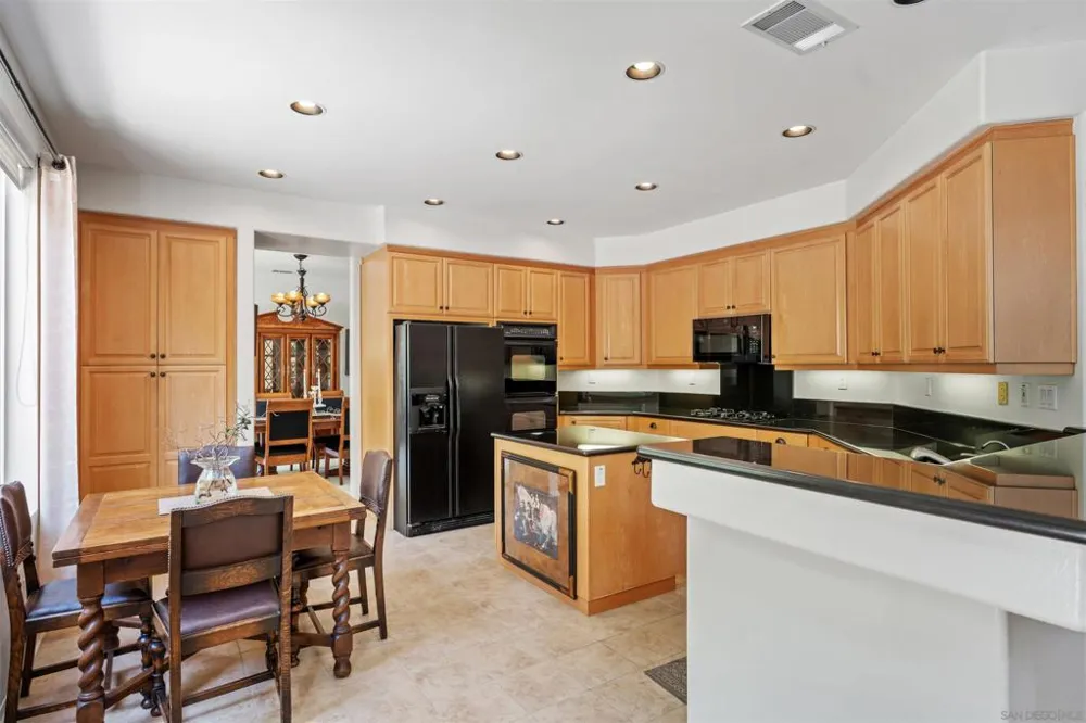 2039 Alborada Dr Camarillo, CA 93010