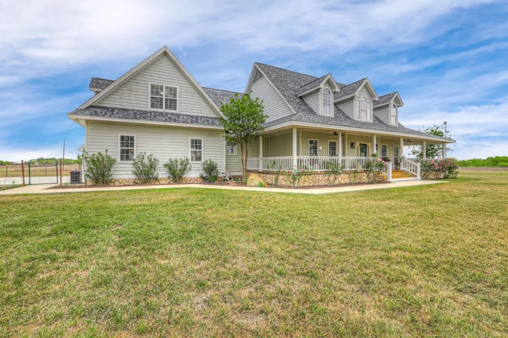 100 Little El Paso Road Martindale, TX 78655