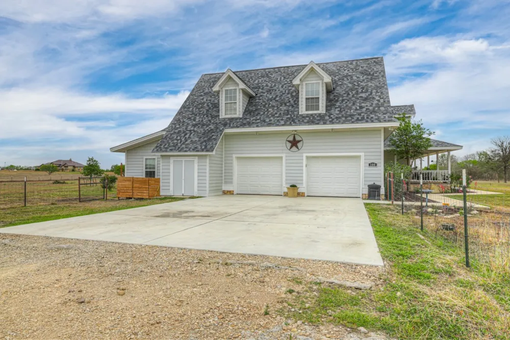 100 Little El Paso Road Martindale, TX 78655