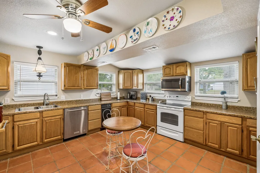 723 E Zipp Road New Braunfels, TX 78130