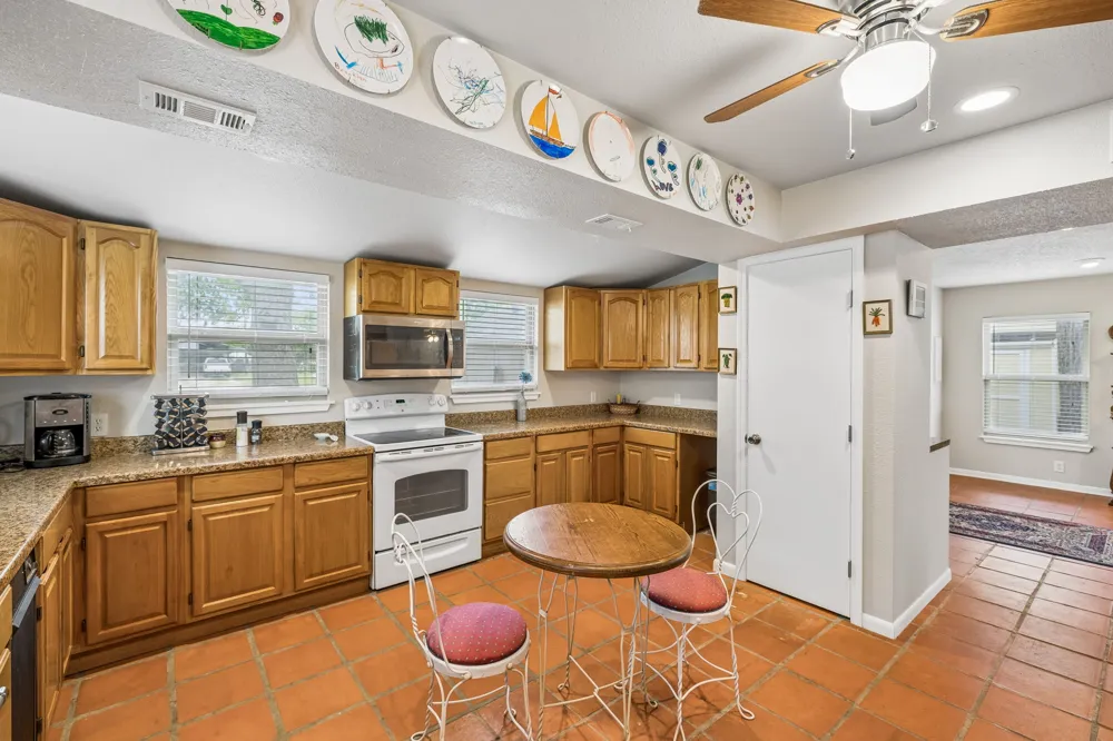723 E Zipp Road New Braunfels, TX 78130