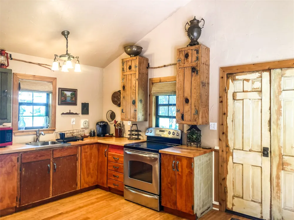110 County Road 4270 Clifton, TX 76634