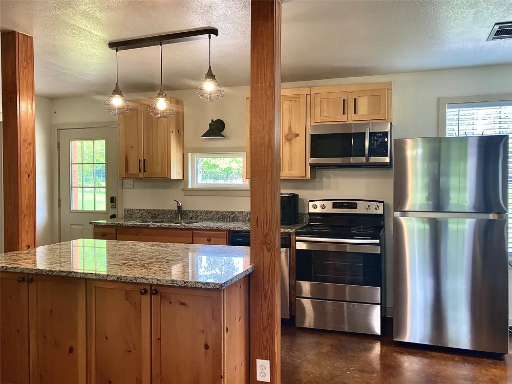 110 County Road 4270 Clifton, TX 76634