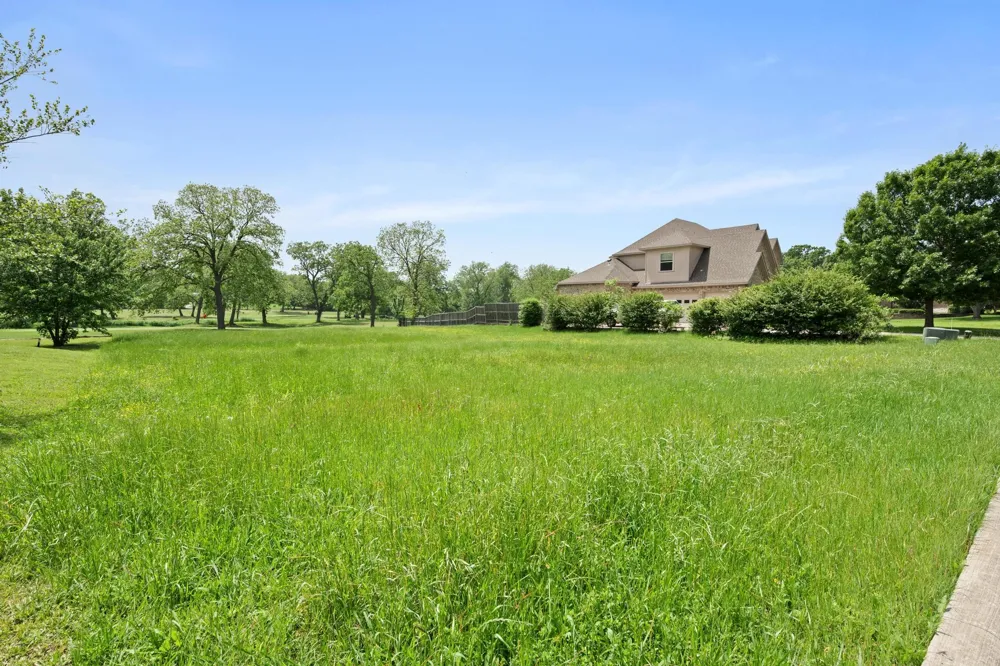 1204 Pioneer Trail Bonham, TX 75418