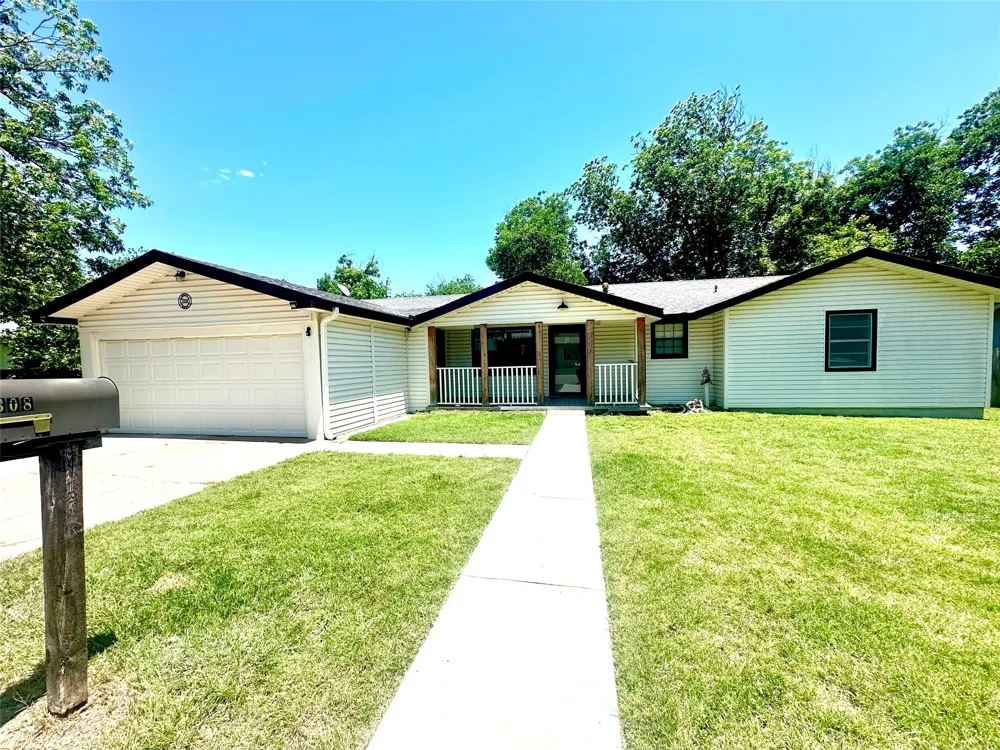 308 Sunset Drive Comanche, TX 76442