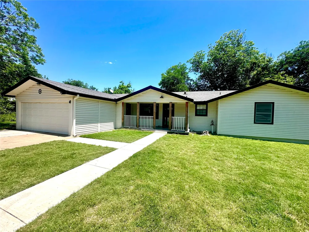 308 Sunset Drive Comanche, TX 76442