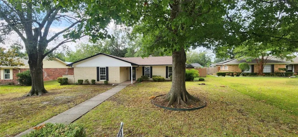 2821 Windy Drive Commerce, TX 75428