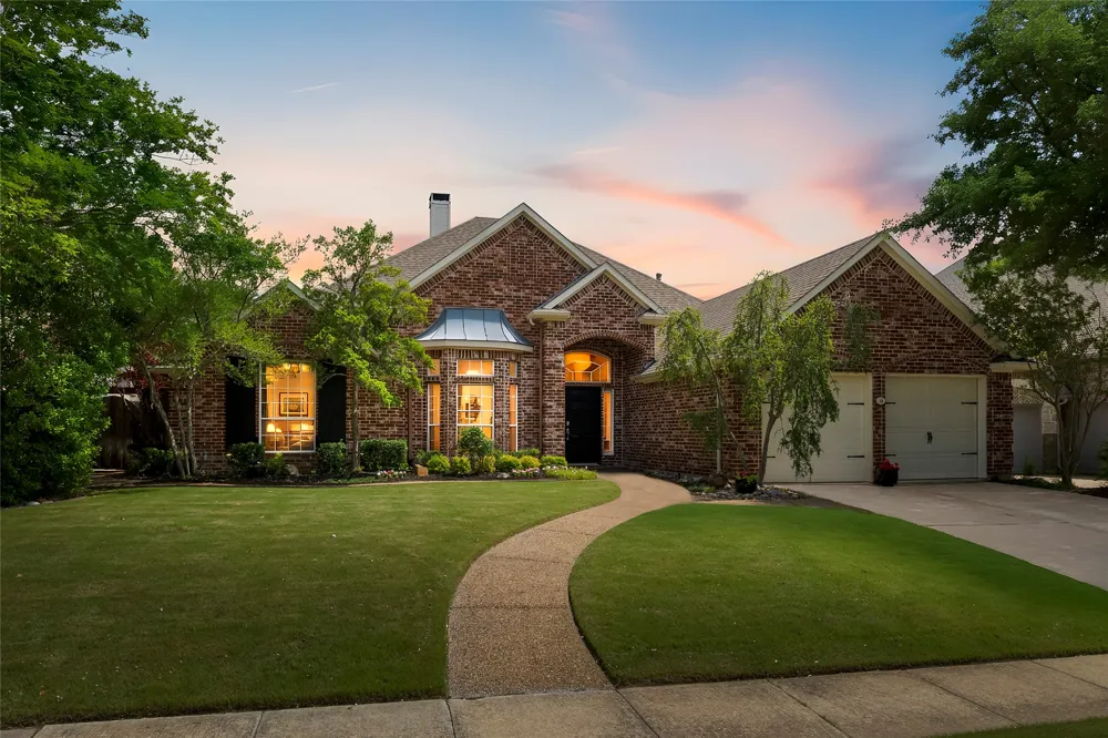 15 Center Court Heath, TX 75032