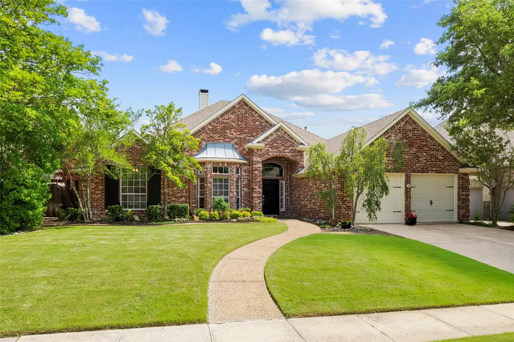 15 Center Court Heath, TX 75032