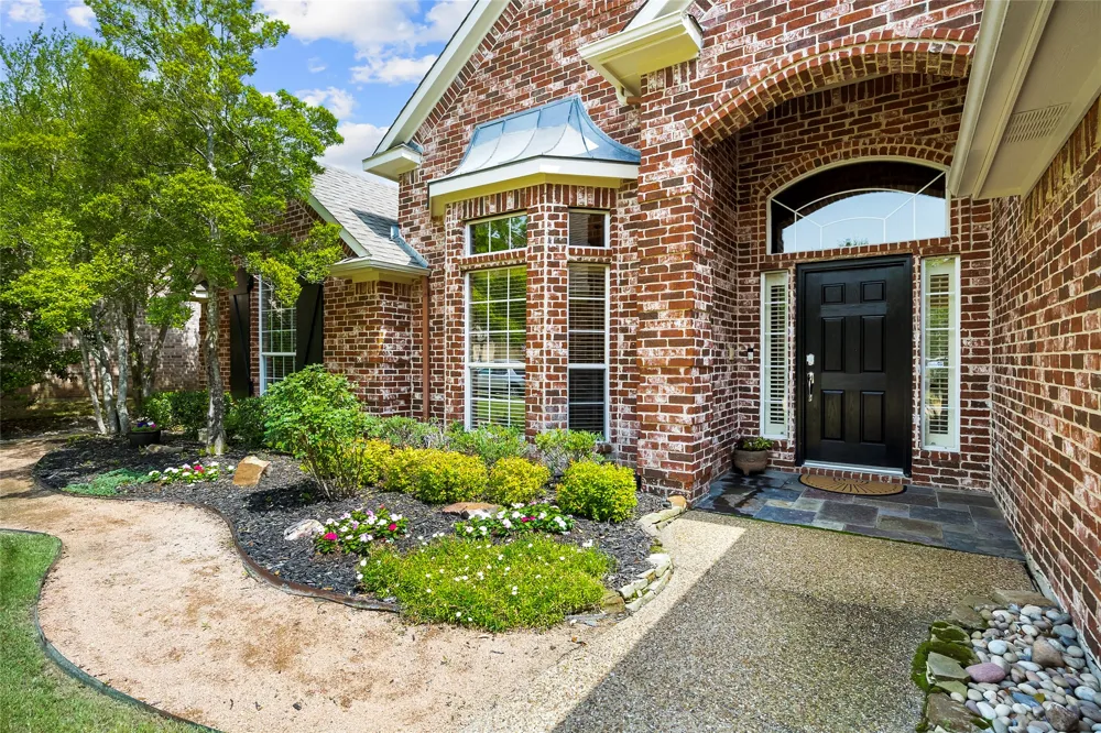 15 Center Court Heath, TX 75032
