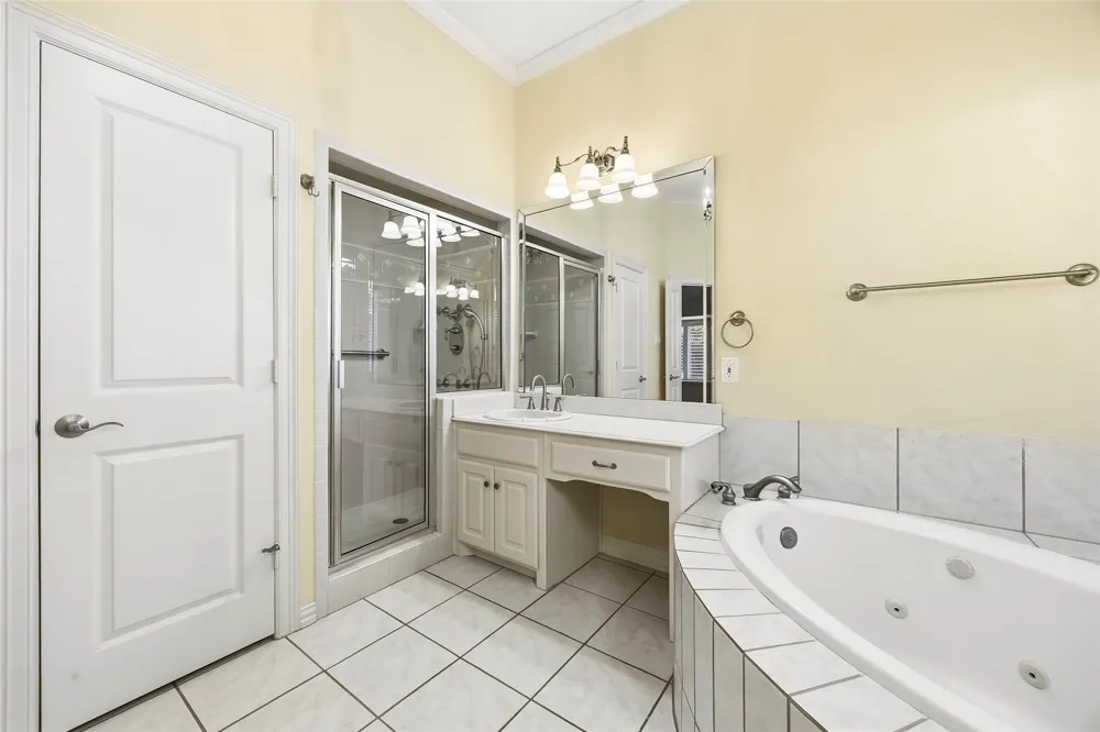 15 Center Court Heath, TX 75032