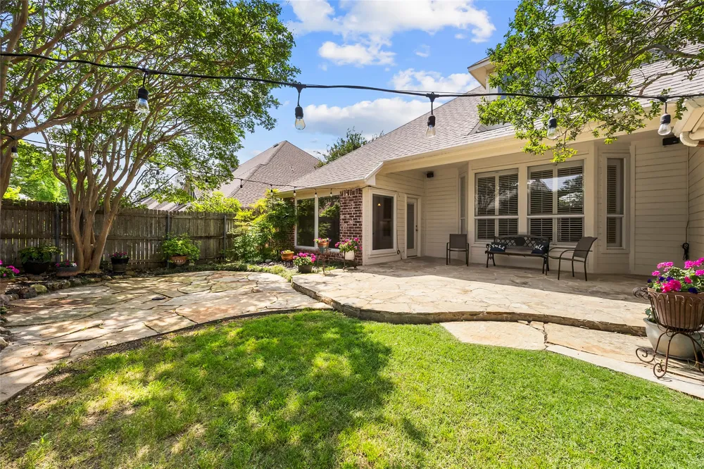 15 Center Court Heath, TX 75032