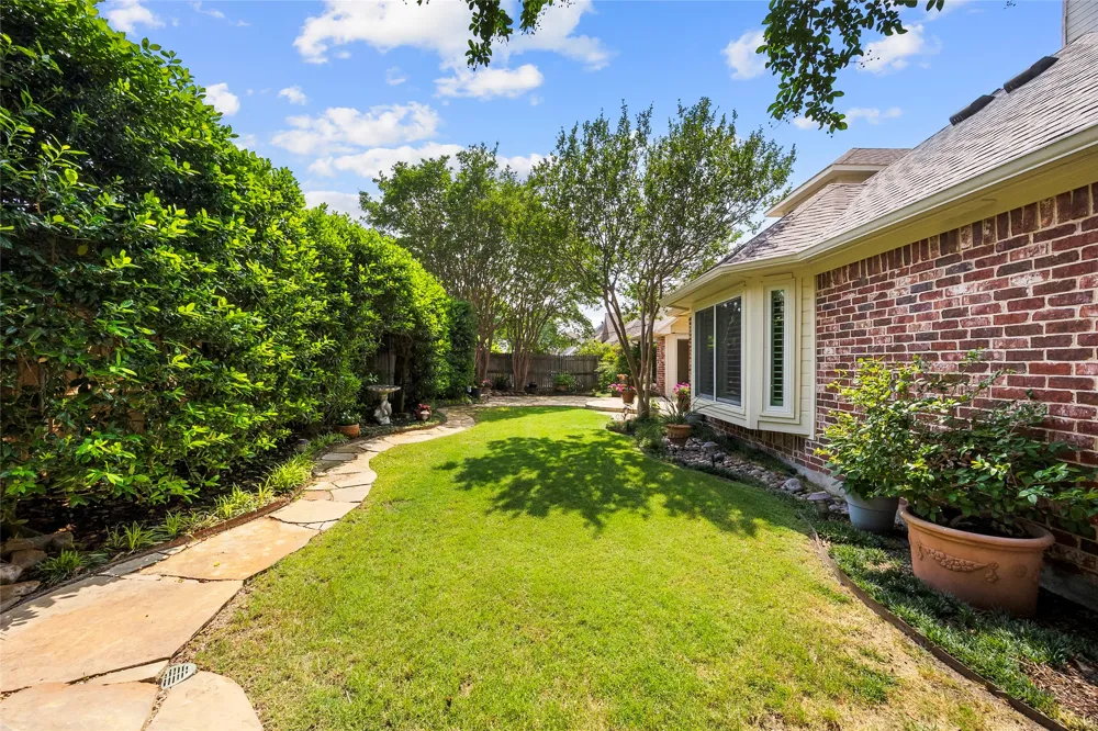15 Center Court Heath, TX 75032
