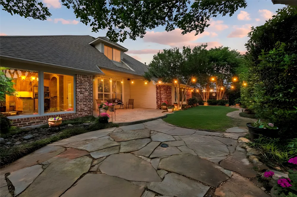 15 Center Court Heath, TX 75032