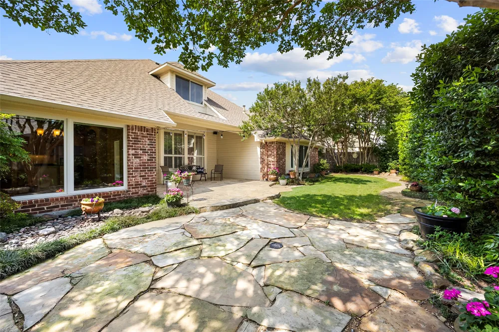 15 Center Court Heath, TX 75032