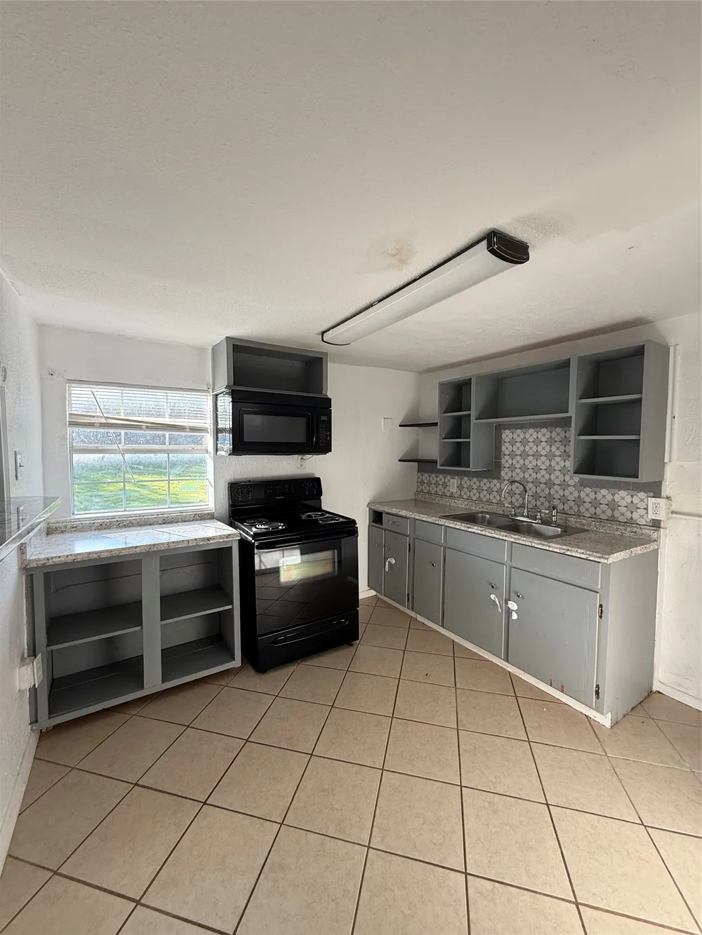 4812 Barbara Road River Oaks, TX 76114