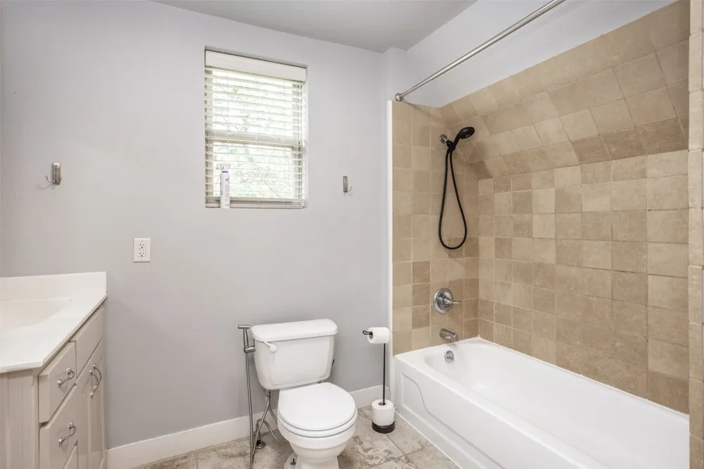 230 E Main Street Lindsay, TX 76250