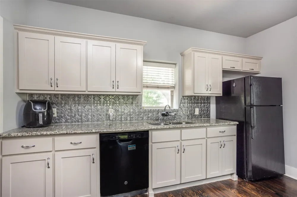 230 E Main Street Lindsay, TX 76250