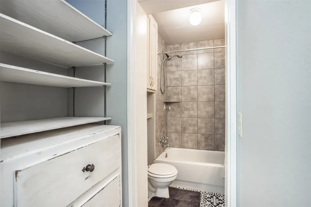 230 E Main Street Lindsay, TX 76250