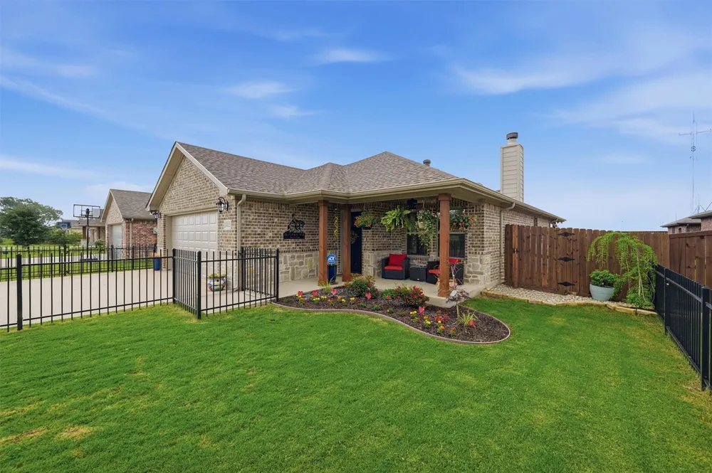 502 Pathfinder Street Collinsville, TX 76233