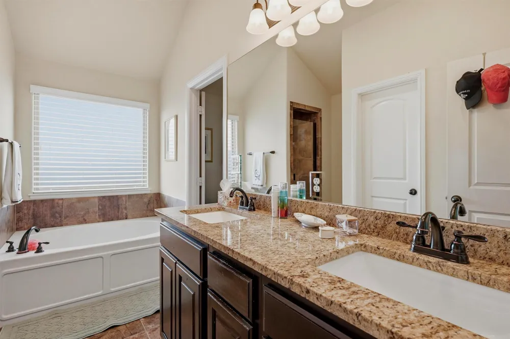 502 Pathfinder Street Collinsville, TX 76233