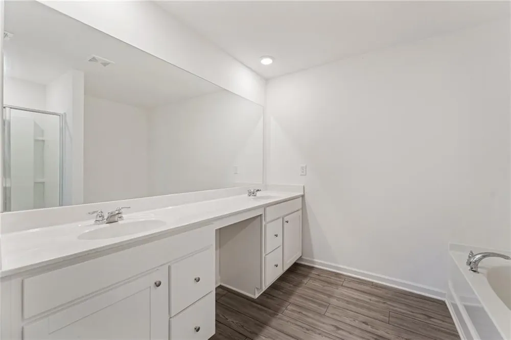 649 Isom Walk Suwanee, GA 30024