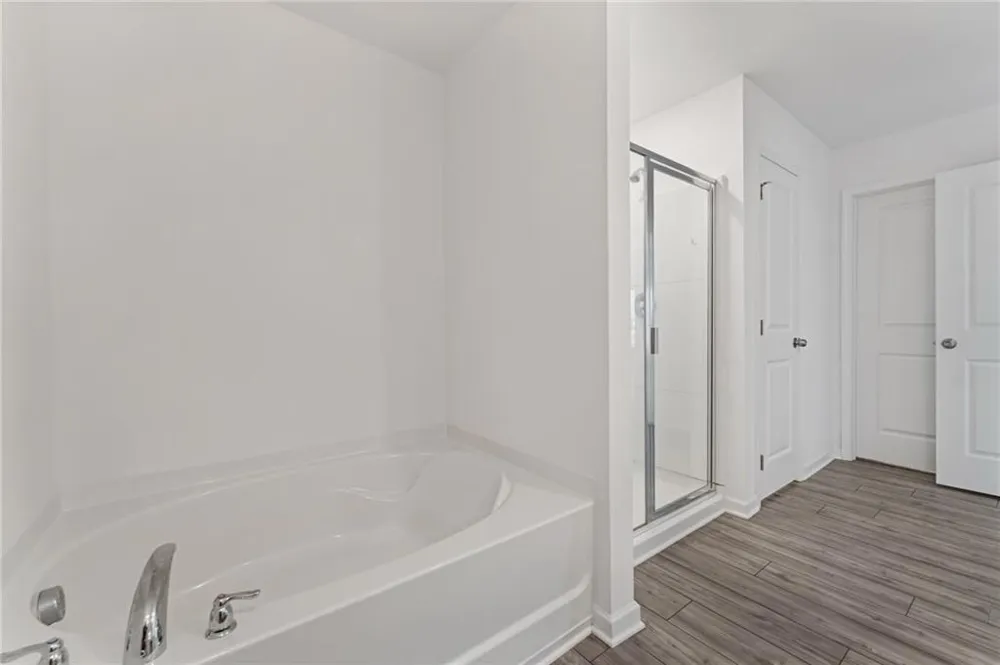 649 Isom Walk Suwanee, GA 30024