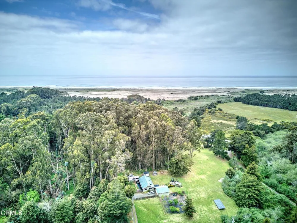 27030 Hwy 1 Fort Bragg, CA 95437