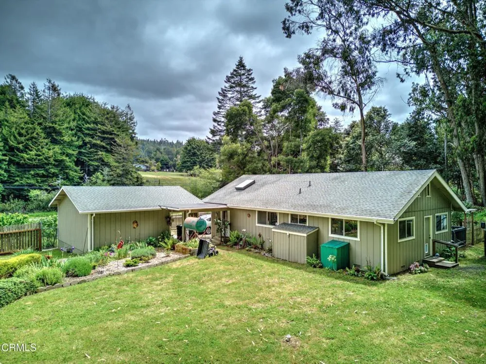 27030 Hwy 1 Fort Bragg, CA 95437