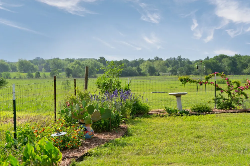 1662 County Road 465 Coupland, TX 78615