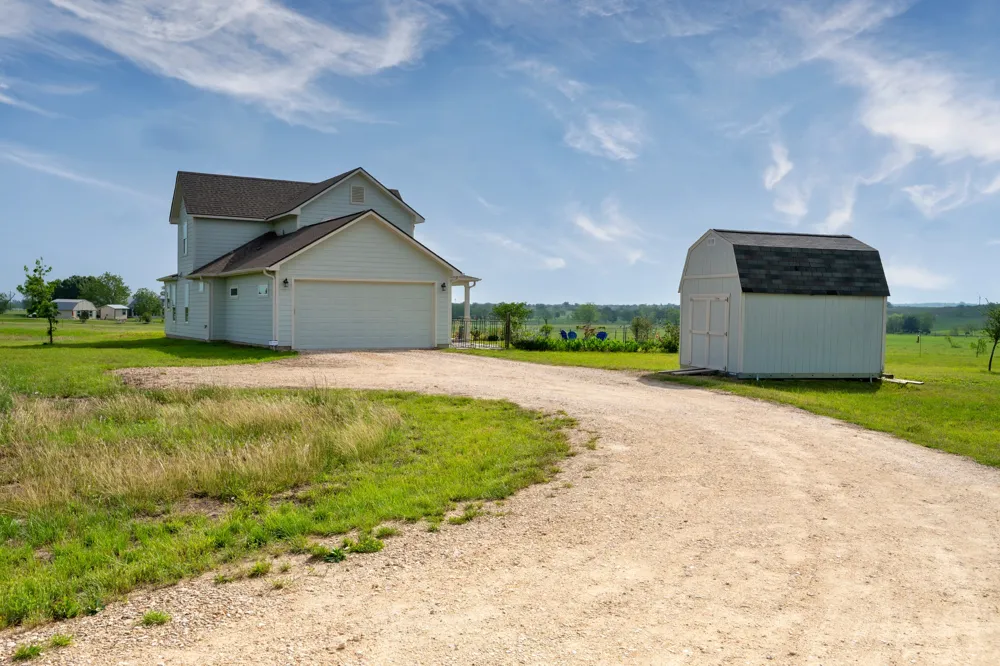 1662 County Road 465 Coupland, TX 78615