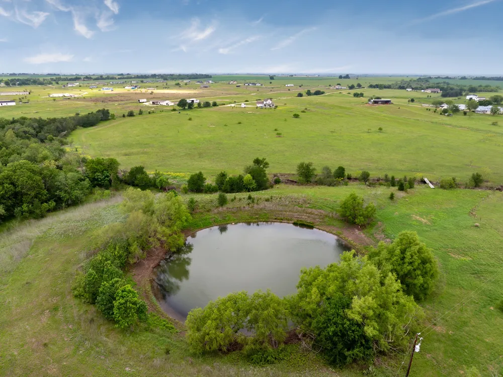 1662 County Road 465 Coupland, TX 78615